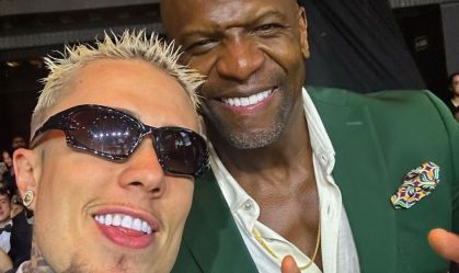 MC Daniel posta foto com Terry Crews e brinca sobre ter 5 empregos
