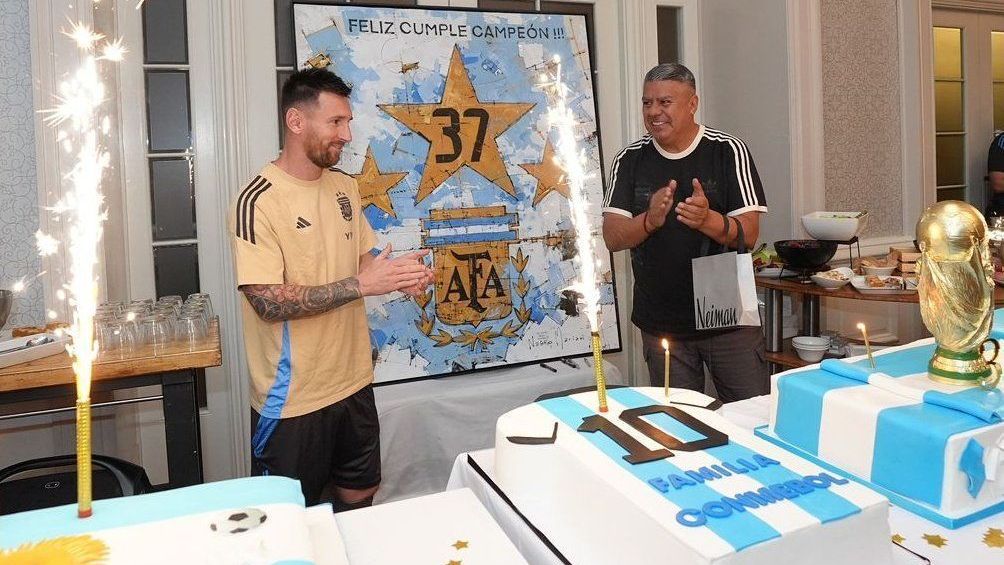 Messi ganhou bolo da AFA por seu aniversário de 37 anos