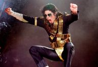 Cinebiografia de Michael Jackson é adiada novamente, diz site