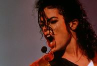 Faixas inéditas de Michael Jackson são encontradas em galpão, diz site