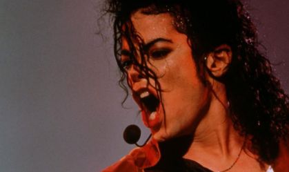 Relembre a trajetória de Michael Jackson, morto há 16 anos
