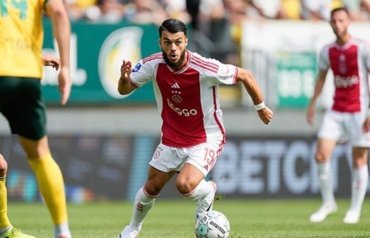 Mikautadze em ação pelo Ajax; atacante não teve espaço na Holanda / Divulgação/Instagram