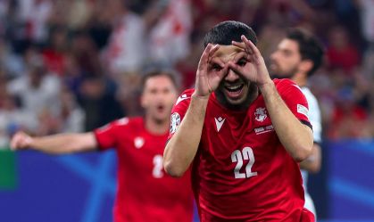 Georges Mikautadze comemora seu gol contra Portugal