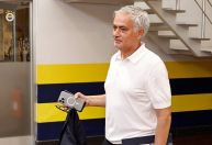 Pressionado em clube turco, José Mourinho passa por cirurgia em Portugal