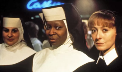 Whoopi Goldberg visitou sex shop vestida de freira durante "Mudança de Hábito"
