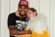 Naldo Benny compartilha foto com Miley Cyrus e brinca: 