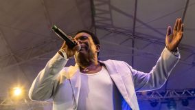 Neguinho da Beija-Flor completou 75 anos neste sábado (29)
