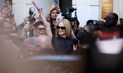 Nicole Kidman e mais famosas acompanham desfile da Balenciaga em Paris