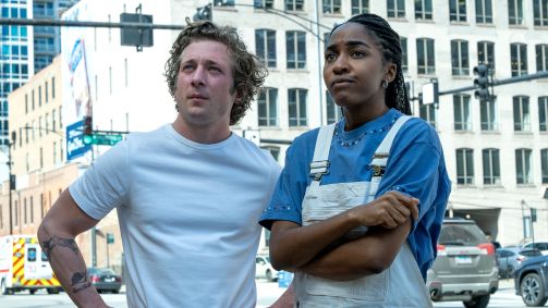 Jeremy Allen White e Ayo Edebiri em &quot;O Urso&quot;