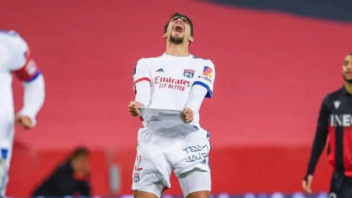 Paquetá com a camisa do Lyon