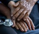 Parkinson pode se originar nos rins, e não no cérebro, sugere estudo