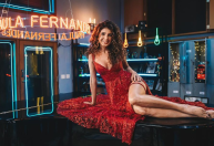 Paula Fernandes lança novo álbum com músicas sobre formas de amor
