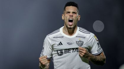Paulinho comemora o gol da virada do Atlético-MG sobre o Red Bull Bragantino