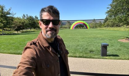 Como é uma sessão exclusiva com um executivo da Apple dentro da sede da empresa