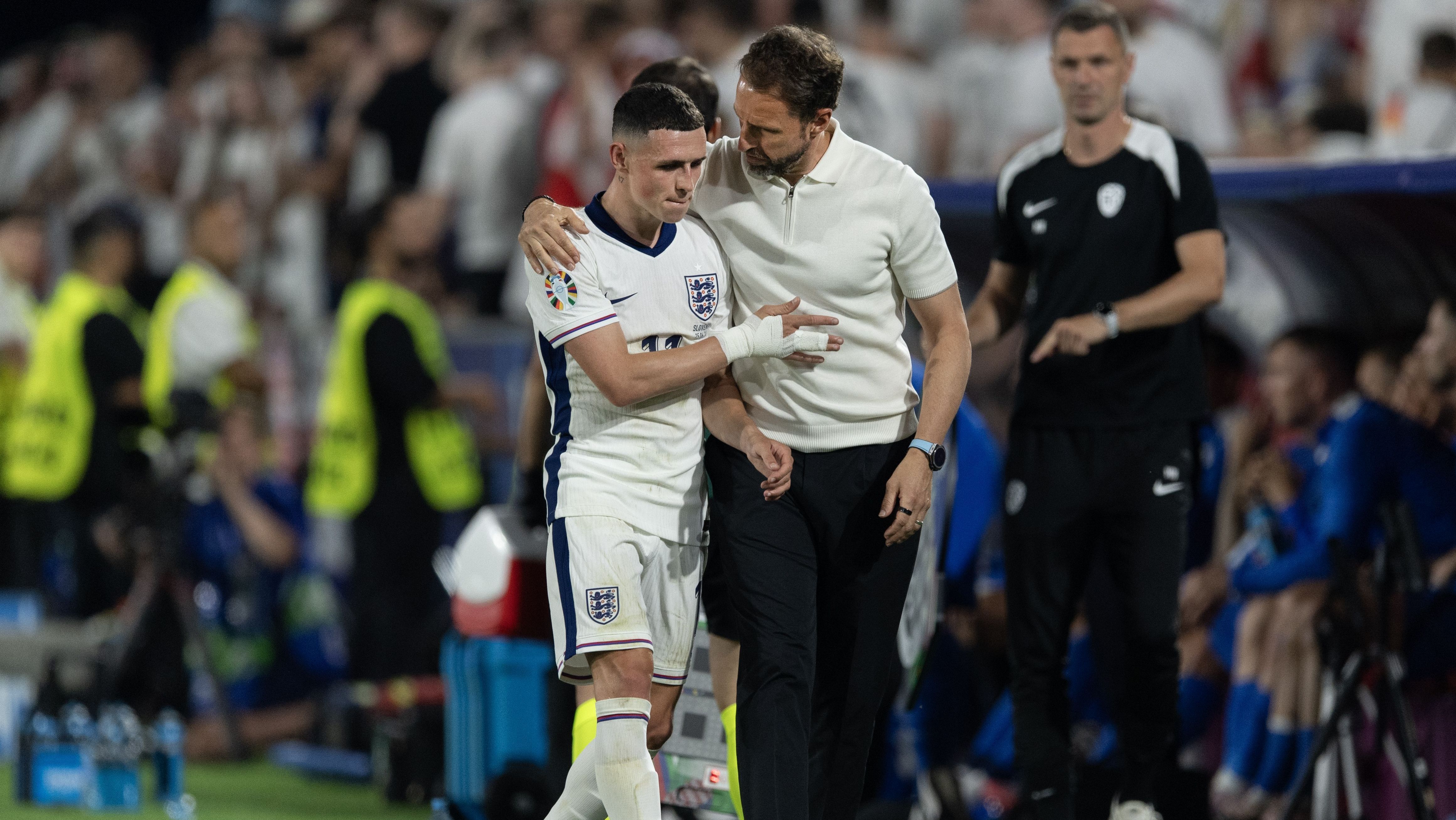 Phil Foden e Gareth Southgate, da Inglaterra