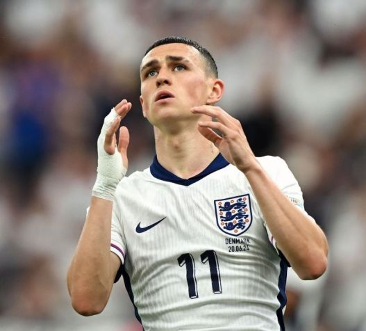 Phil Foden em ação pela Inglaterra contra a Dinamarca na Eurocopa • Reprodução/Instagram