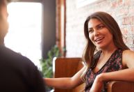 "Pick me girl": entenda o que é, de onde surgiu o termo e os perigos do uso