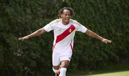 Primeiro uniforme do Peru
