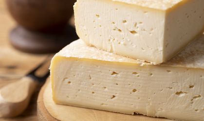 Queijo pode colaborar com envelhecimento saudável e feliz, sugere estudo
