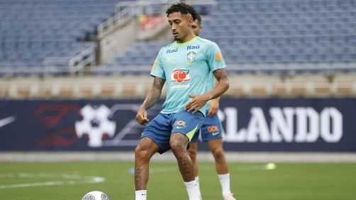 Raphinha em treino da Seleção Brasileira
