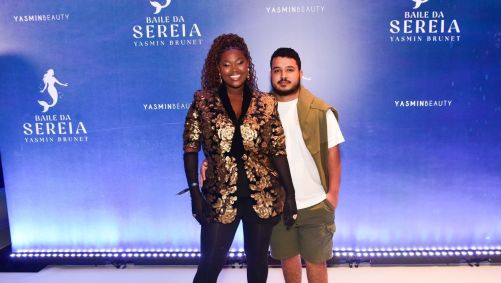 Raquele e seu noivo no Baile da Sereia, aniversário de Yasmin Brunet