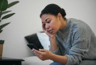 Brasileiros que passam mais tempo nas redes sociais são os que têm ansiedade