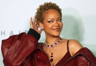 Rihanna mostra cabelo natural em festa de lançamento da Fenty Hair