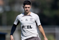 Garro leva o terceiro amarelo e desfalcará o Corinthians contra o Vasco