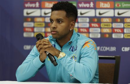 Rodrygo durante entrevista coletiva nessa sábado (22/06)