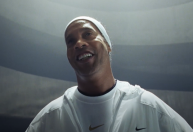 Campanha reúne Ronaldinho Gaúcho, Vini Jr. e outros craques; veja