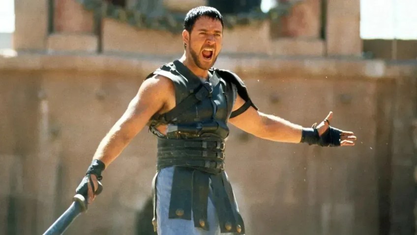 Russell Crowe como Maximus em "Gladiador" (2000) • Divulgação
