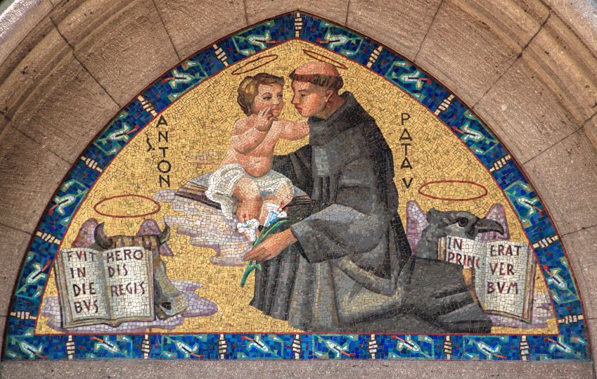 Mosaico retrata Santo Antônio e Jesus Cristo ainda bebê em uma igreja de Istambul, na Turquia / Foto: Feng Wei Photography via Getty Images