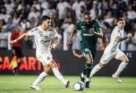 Tadeu falha feio, e Santos reencontra vitória diante do Goiás na Série B