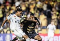 Elenco do Santos deixa estádio do Novorizontino sob vaias