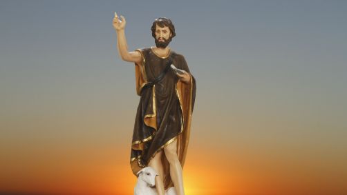 Imagem de São João Batista em uma igreja católica