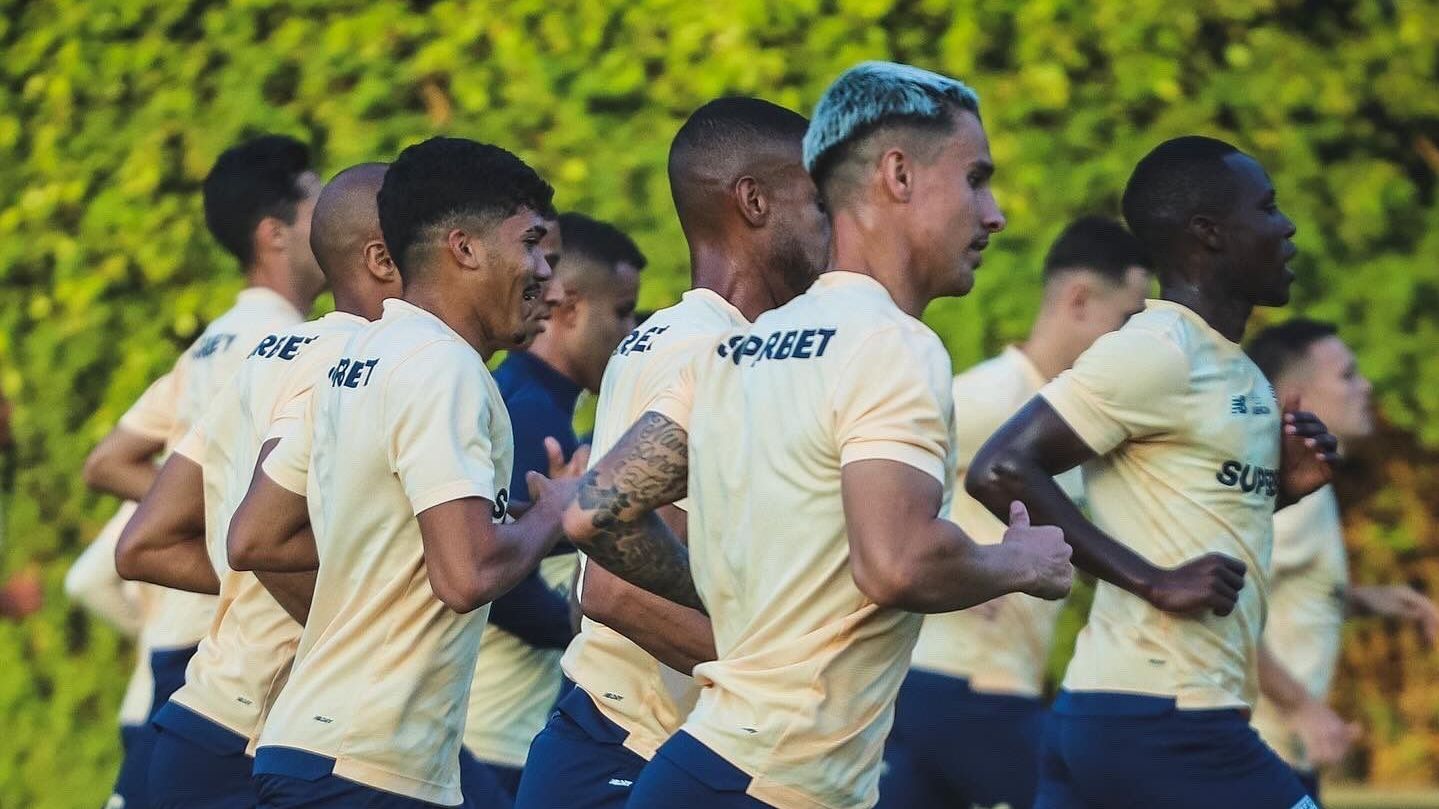 Jogadores do São Paulo durante treino no CT da Barra Funda