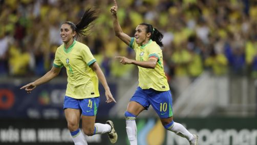Marta comemora gol da Seleção Brasileira