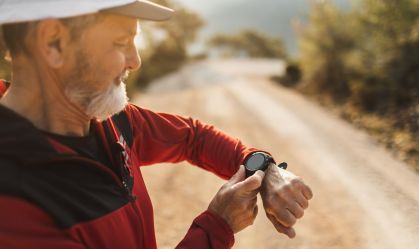 Smartwatches podem monitorar sintomas de Parkinson, diz estudo