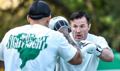 Chael Sonnen realiza treino aberto para luta contra Anderson Silva