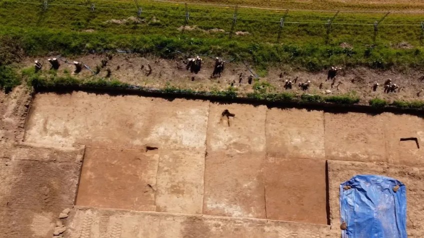 Vista aérea do local na França onde as pesquisas procuram os restos mortais da tripulação caída / Reprodução: CNN Internacional