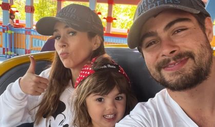 Tatá Werneck brinca que já pode dividir sapatos com Clara Maria, de 5 anos