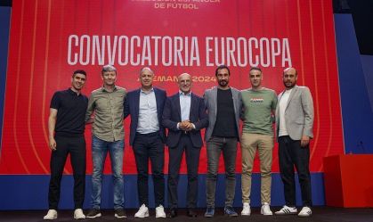 Seleção da Espanha amplia contrato de técnico até a Copa do Mundo de 2026
