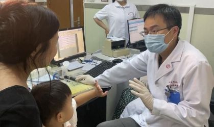 Terapia genética restaura audição nos dois ouvidos de 5 crianças nascidas surdas