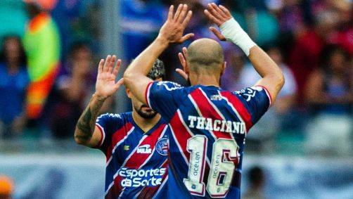 Thaciano marcou o primeiro gol da vitória do Bahia