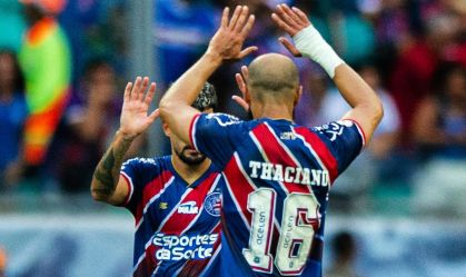 Thaciano marcou o primeiro gol da vitória do Bahia
