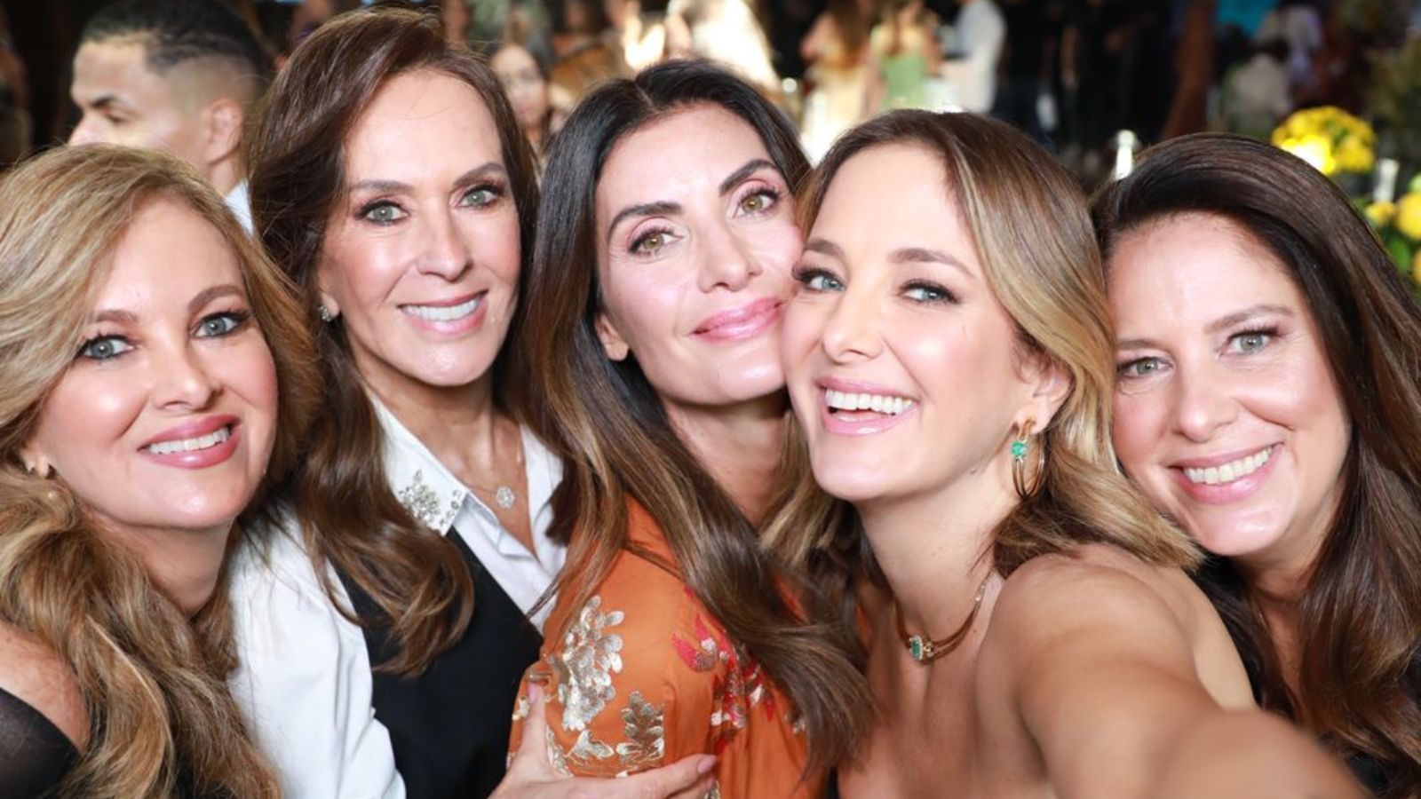 Ticiane Pinheiro celebra aniversário de 48 anos