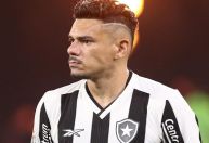 Botafogo anuncia renovação de contrato de Tiquinho Soares