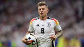 Toni Kroos é o meia que mais acertou passes na Euro