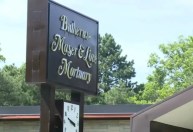 EUA: Mulher é achada viva duas horas depois de ser declarada morta em funerária