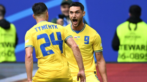 Jogadores da Ucrãnia comemoram gol na Eurocopa